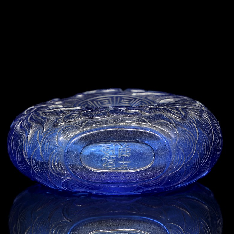 Glass snuff bottle ‘Fishes’, 20th century