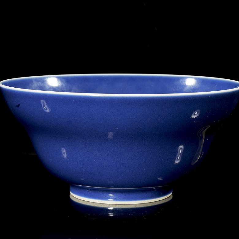 Cobalt-blue glazed porcelain bowl, Qing dynasty