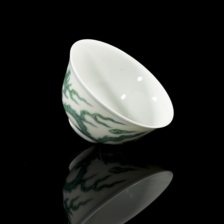 Glazed and enamelled porcelain ‘Dragon’ bowl, Qing dynasty