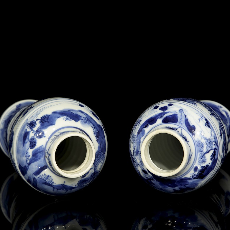 Pair of small blue and white vases, Qing dynasty