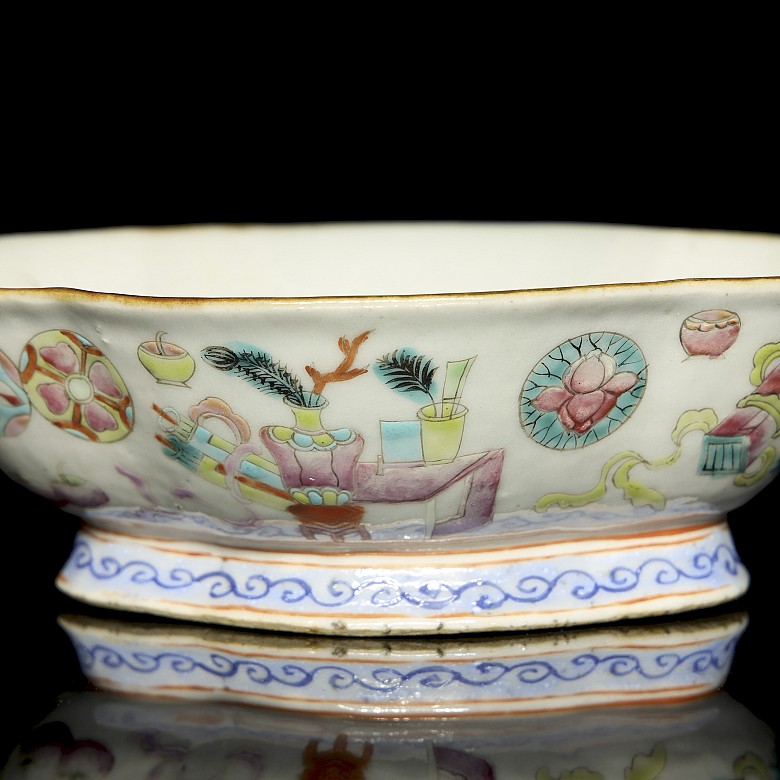 Recipiente de porcelana familia rosa, dinastía Qing tardía