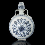 Blue and white porcelain ‘Binahu’ vase, with Ming mark