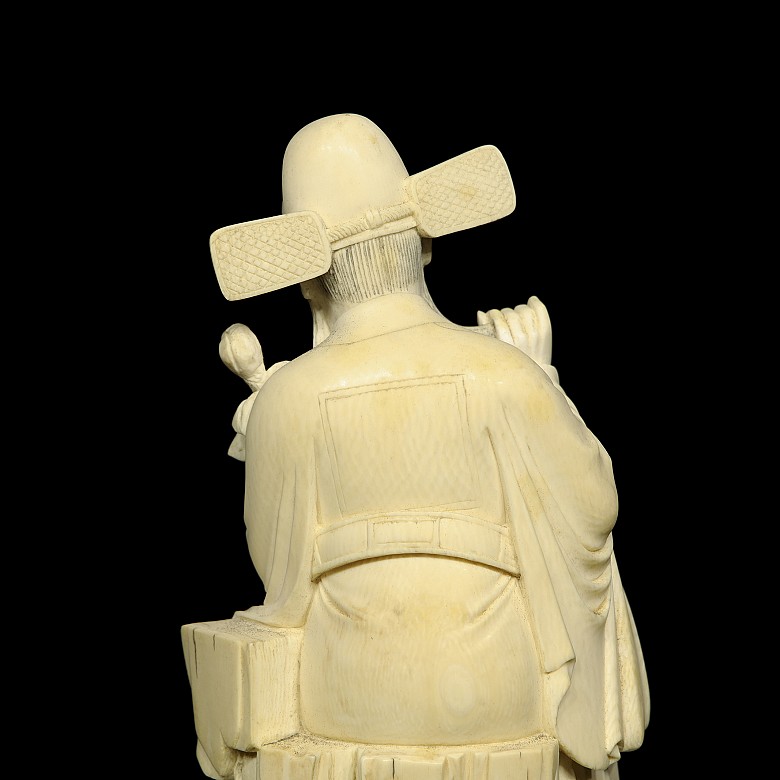 Carved ivory figure ‘Elderly man’, early 20th century