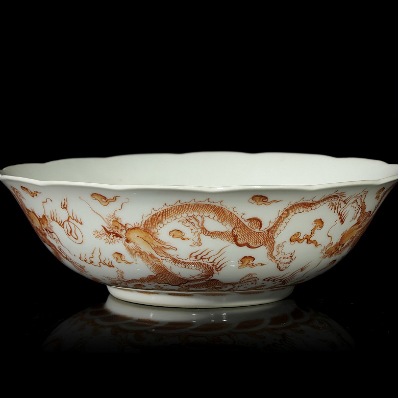 Chinese bowl enameled in red, Daoguang marked