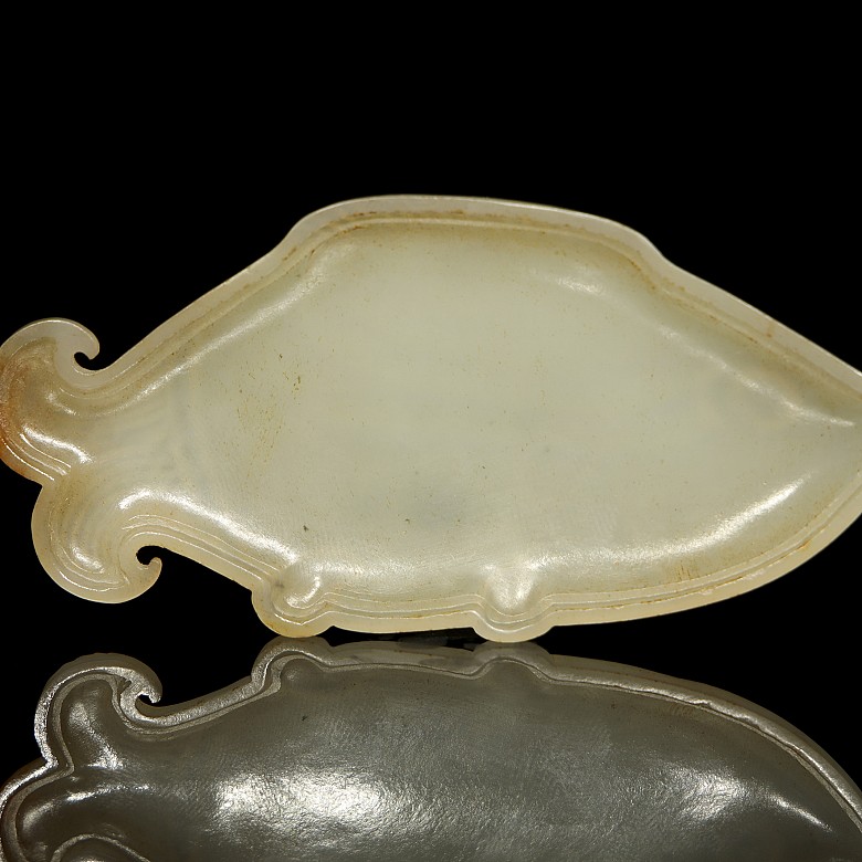 Fish-shaped jade box, Qing dynasty