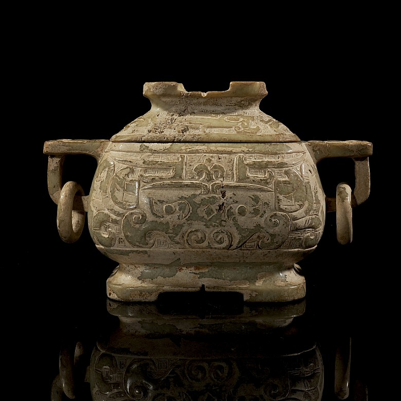 Carved jade ‘Gui’ ritual vessel, Han style