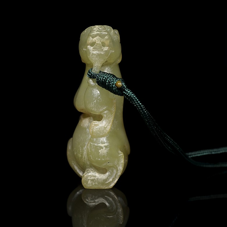 Carved jade 'bear' pendant, Eastern Han dynasty