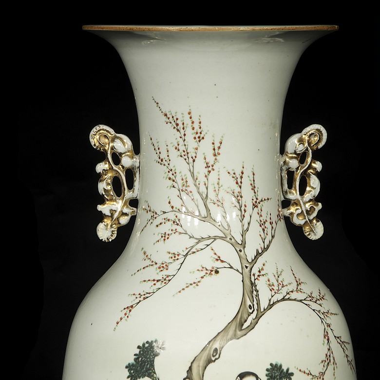 Porcelain vase ‘Ladies in the garden’, 19th century