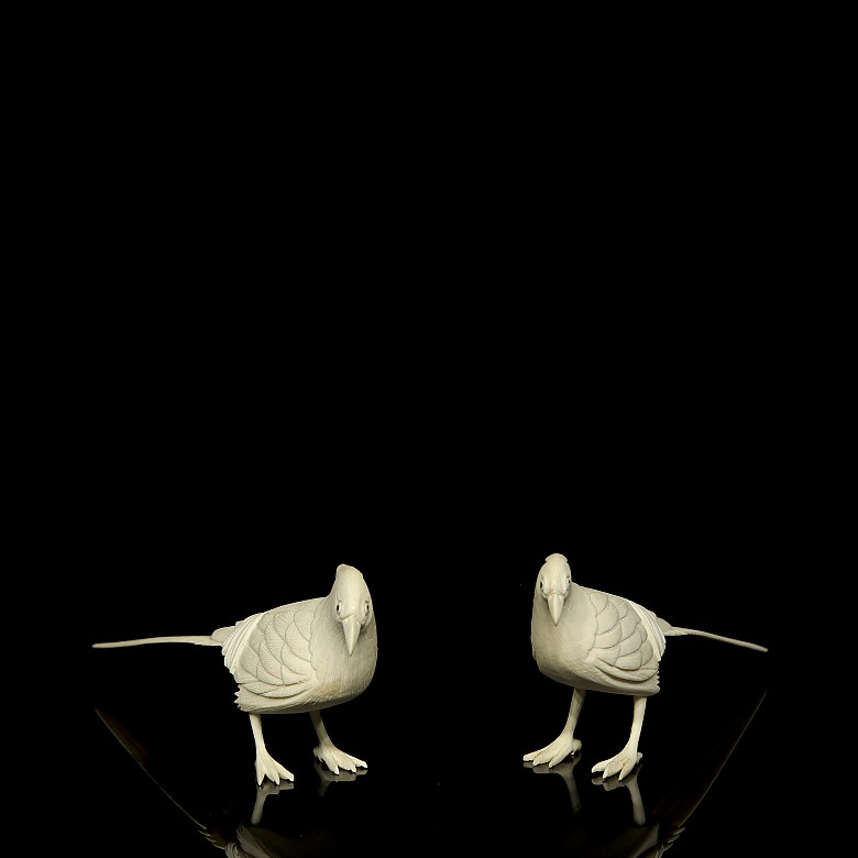 Pair of carved ivory birds, early 20th century.