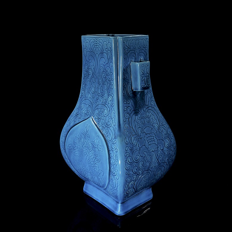 Blue glazed porcelain ‘Hu’ vase