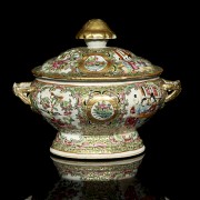 Porcelain enamelled tureen, Canton, 20th century