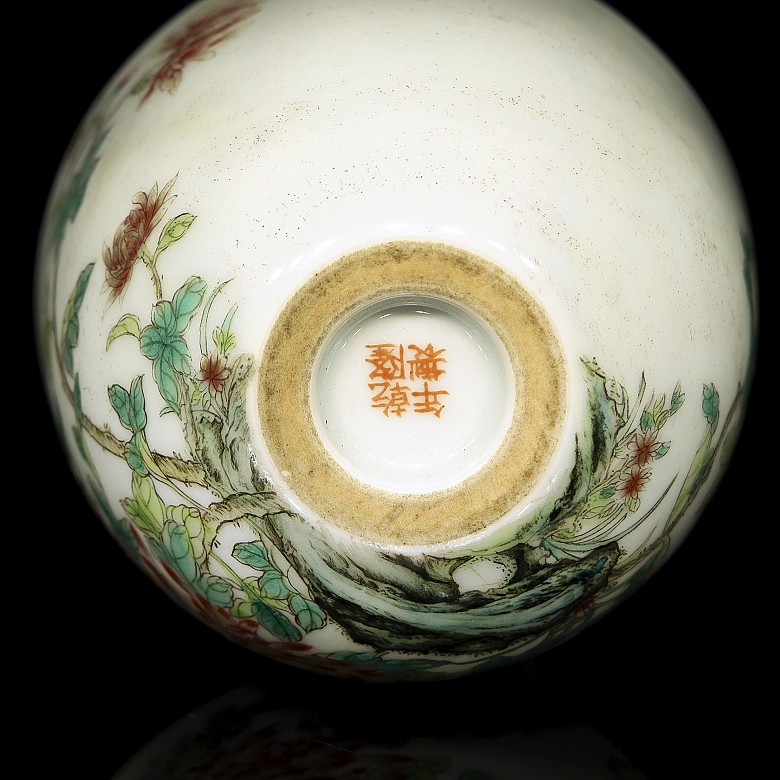 Tea bowl with chrysanthemums, 20th century