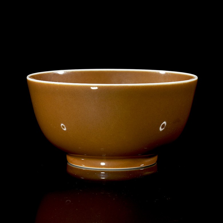 Glazed porcelain bowl, Qing Dynasty