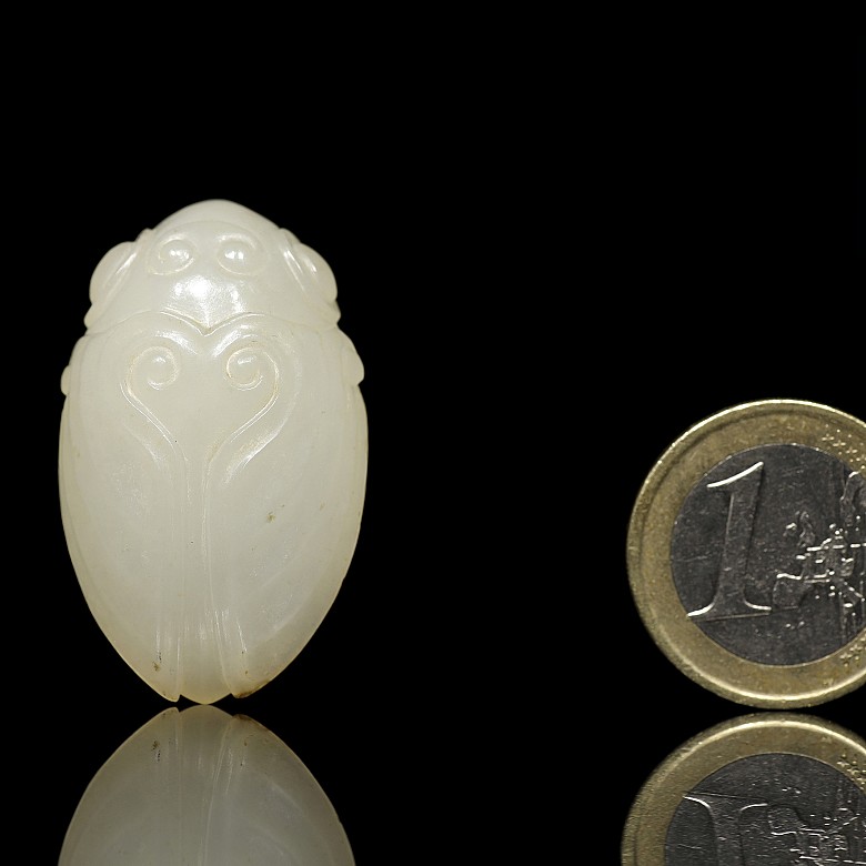 Carved white jade cicada, Zhou dynasty