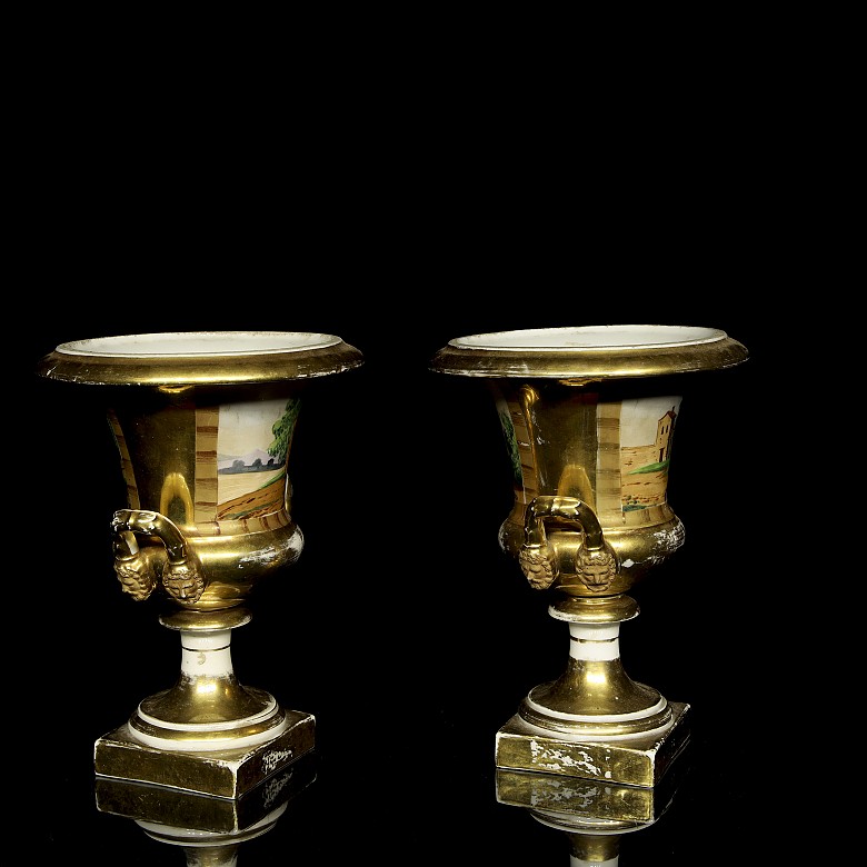 Pair of Medici-style vases, 19th century