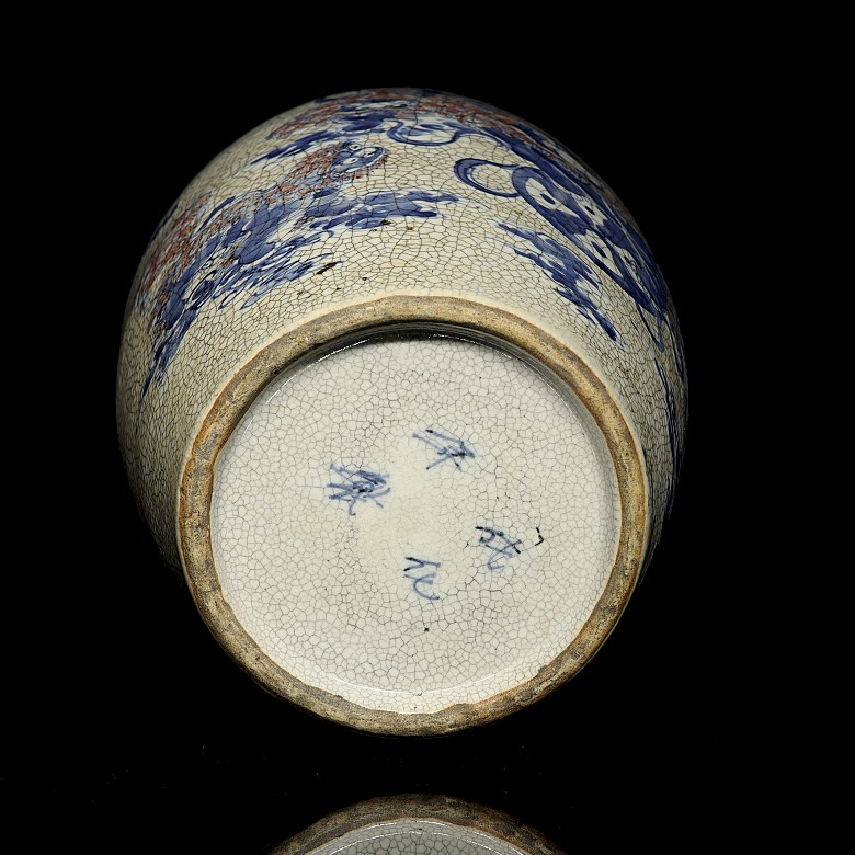 Glazed ceramic ‘Beasts’ vase, Qing dynasty