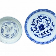 Dos platos de porcelana azul y blanco, S.XIX