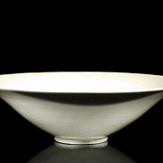 Porcelain bowl with incised decoration, 20th century