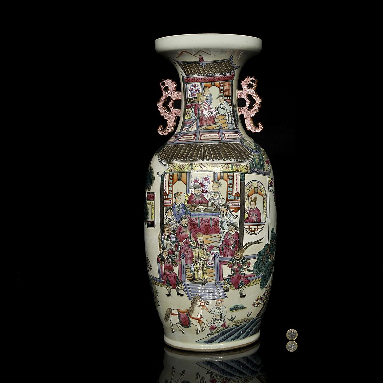 Porcelain vase ‘Scenes’, Qing dynasty