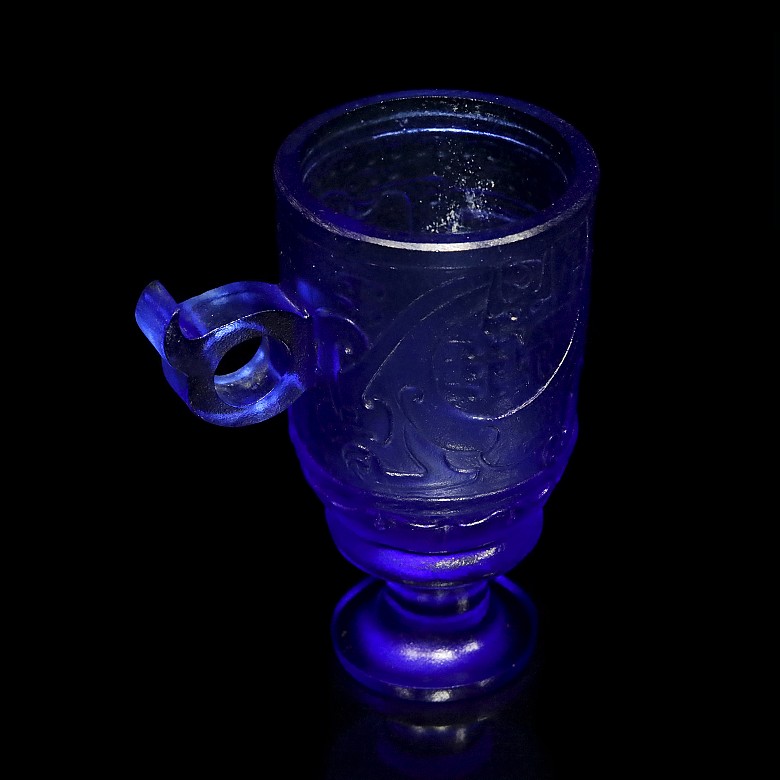 Blue glass cup, Han Dynasty (206 b.C - 220 a.C)