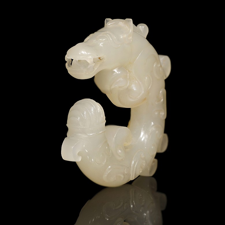 White jade dragon, Eastern Han Dynasty