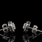 Pendientes de oro blanco de 18 k y 2 diamantes 0,71 - 0,72 ct.