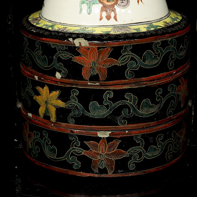 Wooden and porcelain box, Qing dynasty