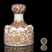 Chinese porcelain vase, 20th century