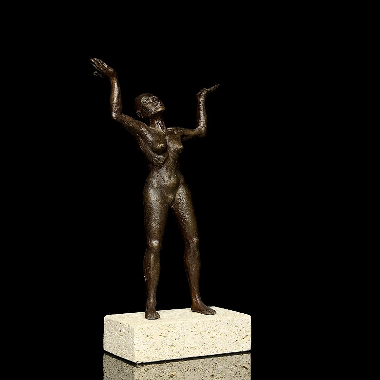 Sculpture ‘Female figure gazing at the sky’, 20th century - 1