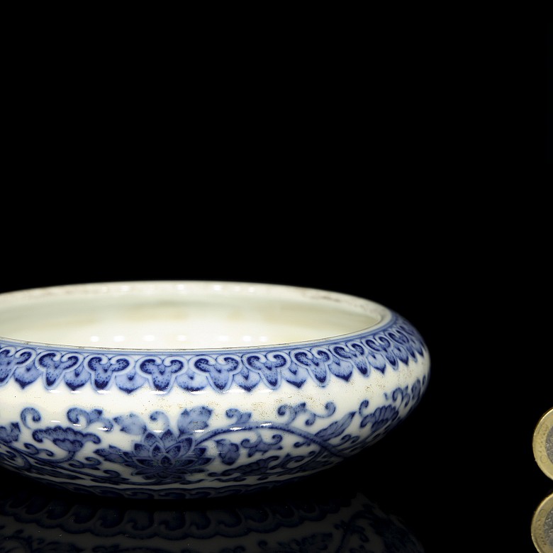 Porcelain inkwell, blue and white, 20th century