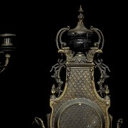 Bronze and marble clock with garnish, 20th century - 5