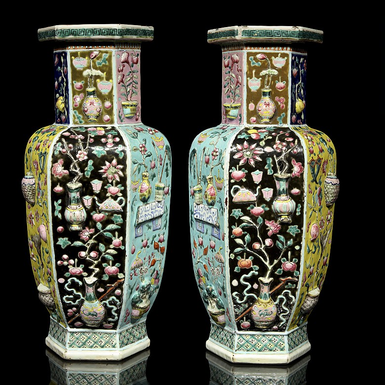 Pair of hexagonal vases 