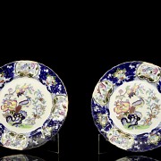 Mason's England Pottery, pair of hand-painted “Chinoiserie” plates, 19th century