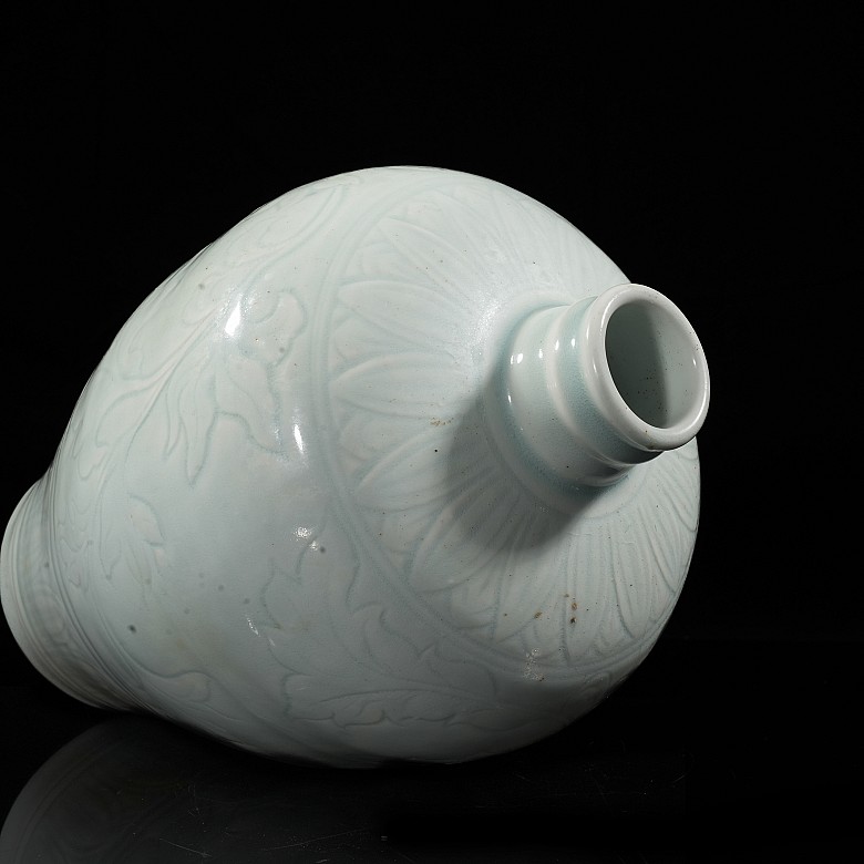 Celadon ware ‘Leaves’ vase, Song dynasty