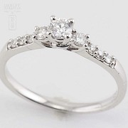 Solitaire 18k white gold and diamonds