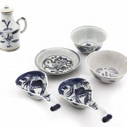 A Blue and white chinese ceramic and porcelain lot.