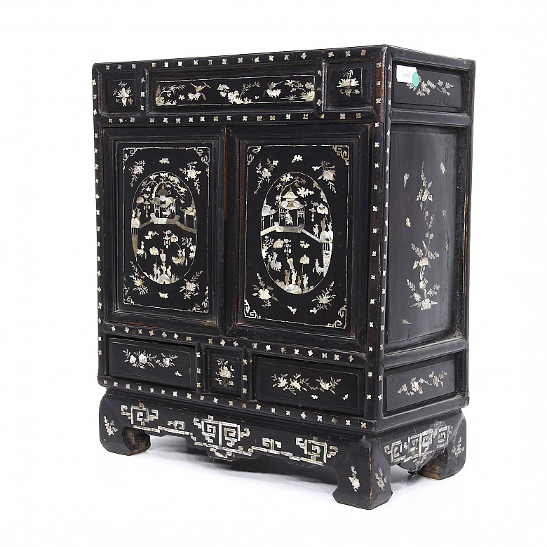 A Chinese lacquered cabinet with mother-of-pearl inlays, Qing dynasty.