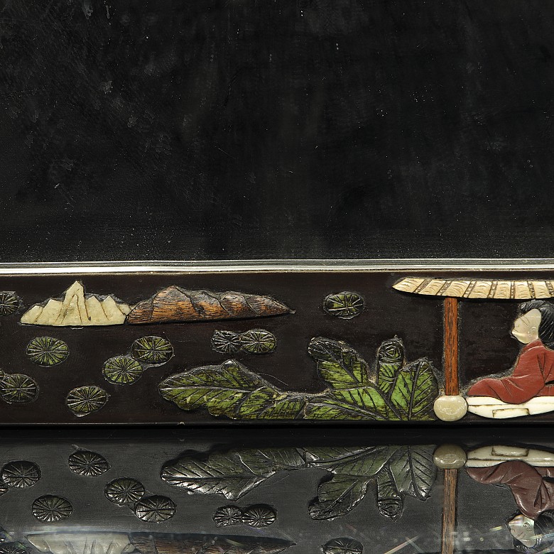 Pair of inlaid wooden mirrors, Qing dynasty.