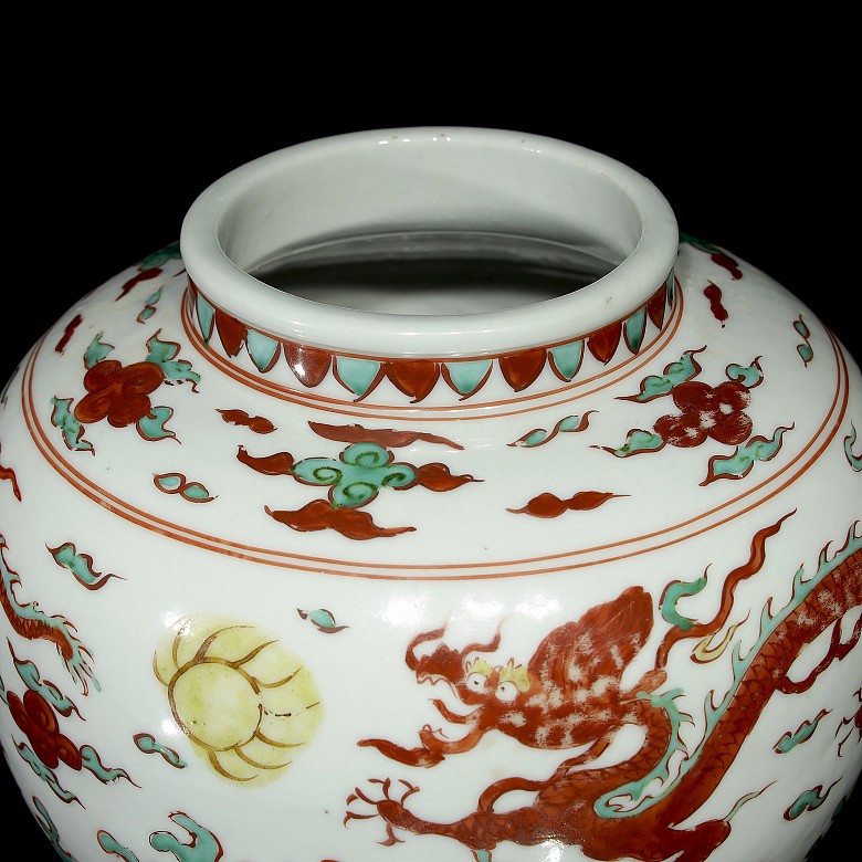 Porcelain vase with dragon, with Jiajing-Ming mark