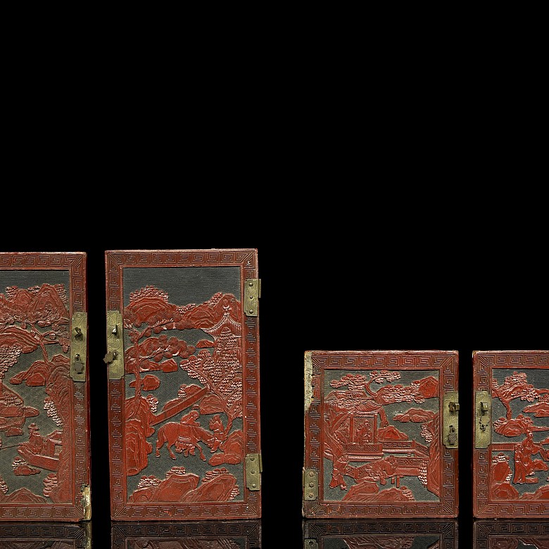 Set of four small carved and lacquered wooden doors, Qing dynasty.