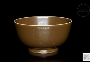 Brown-glazed porcelain bowl, with Daoguang seal