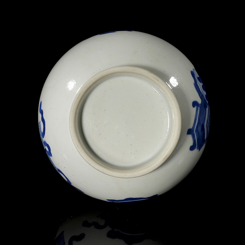 Blue-and-white glazed porcelain ‘Bogu Hua’ Dan Ping vase, Qing dynasty