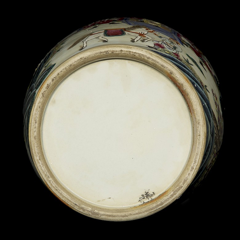 Porcelain vase ‘Scenes’, Qing dynasty