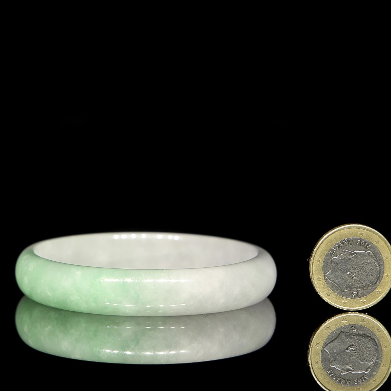 Two-coloured jade carved bicoloured bangle