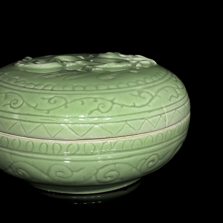 Circular glazed ceramic box, 20th century