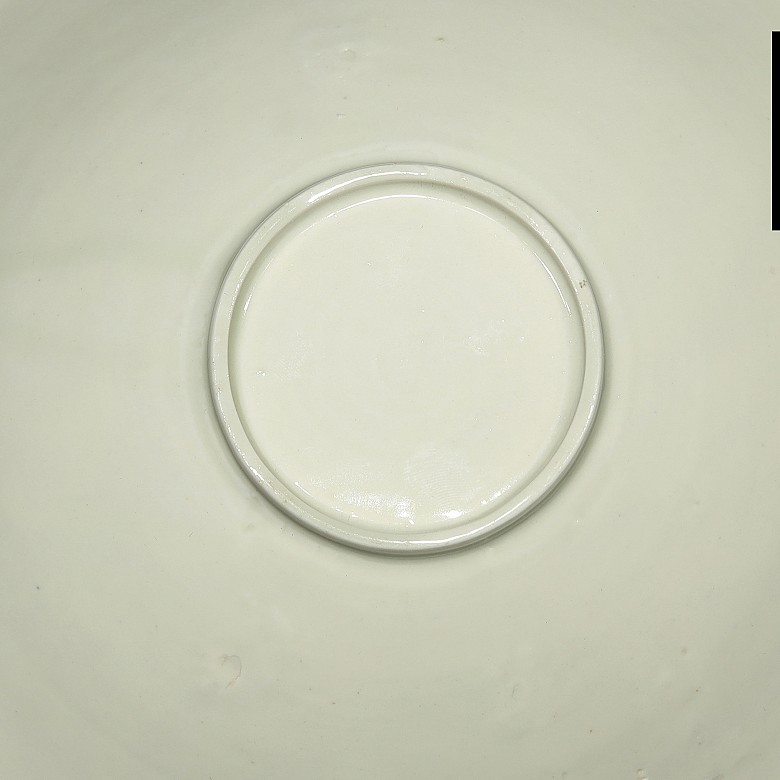 Porcelain bowl with incised decoration, 20th century