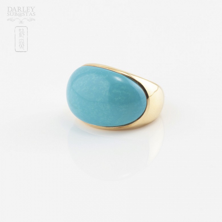 18k yellow gold and turquoise ring.