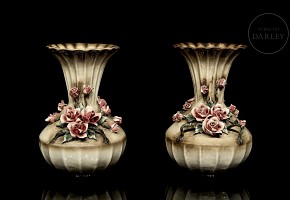 Capodimonte porcelain ‘Pair of vases with roses’, 20th century