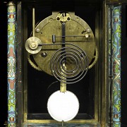 Table clock in brass and cloisonné enamel, 20th century