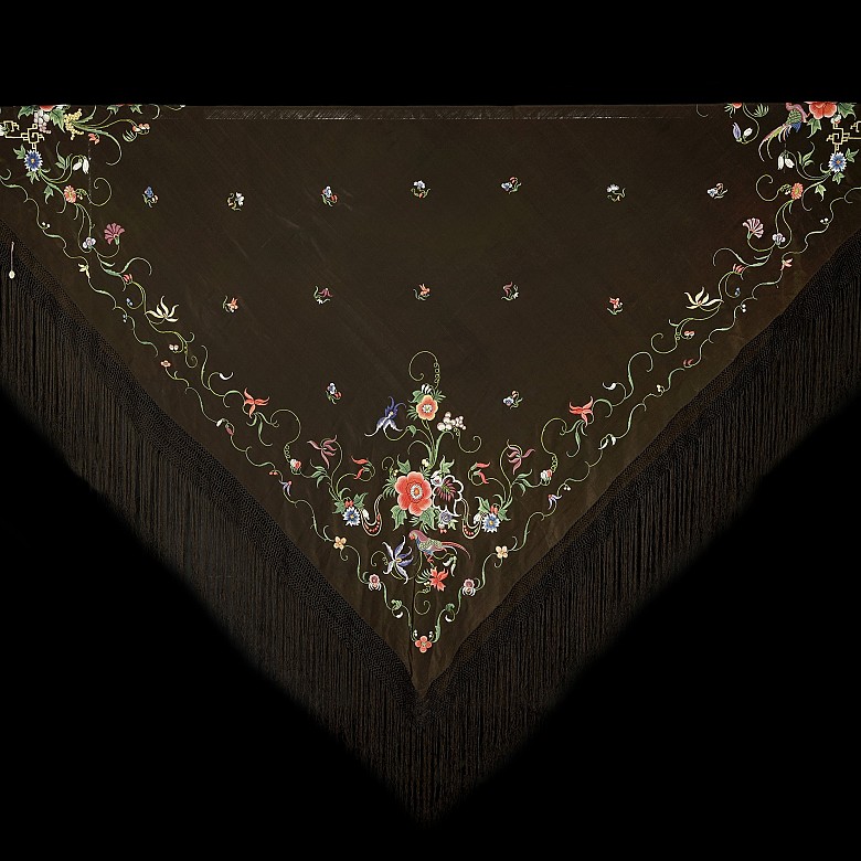 Elizabethan embroidered silk Manila shawl, 19th century